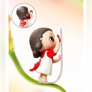 POP MART Nyota Autumn Glow Figure